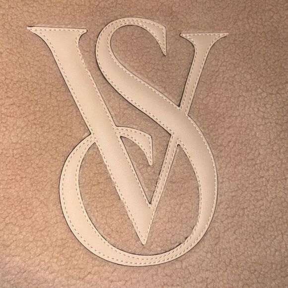 ✨VICTORIAS SECRET COZY PLUSH SHERPA TOTE BAG✨ - Picture 10 of 10